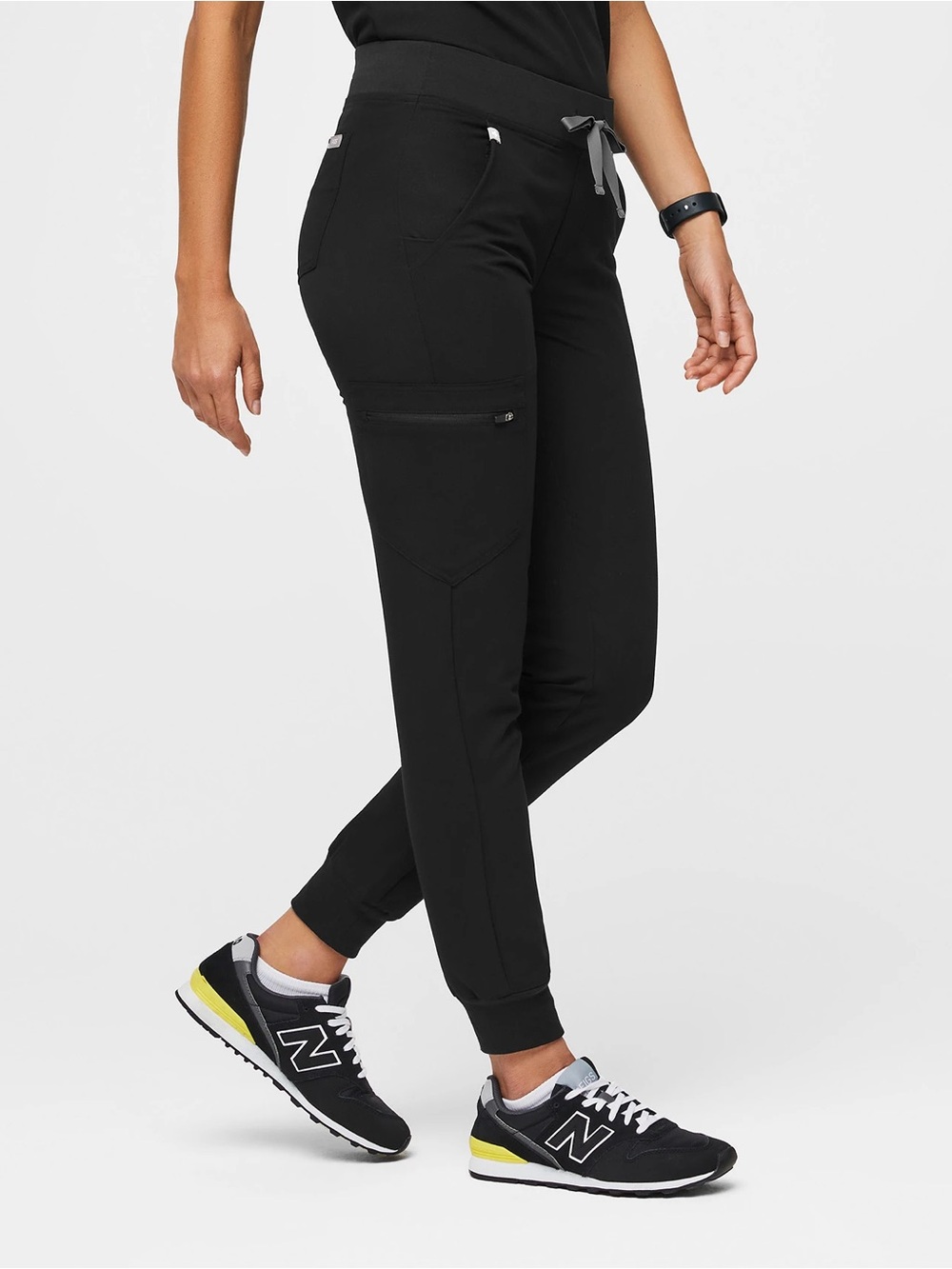 Figs Zamora Jogger Scrub Pants in Black. Size S/P
